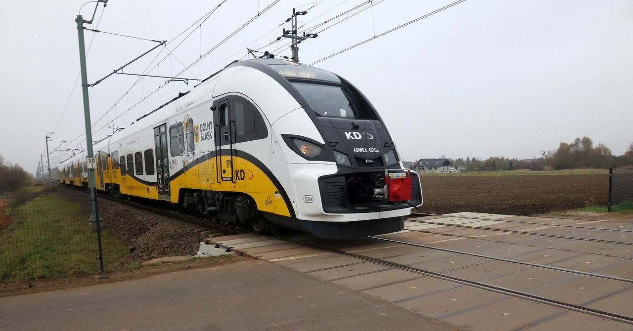 Wojszyce: "Byliśmy uwięzieni w pociągu między Wojszycami a Jagodnem" - zaalarmowali nas Czytelnicy. Mieli jechać 10 minut, jechali... dwie godziny!