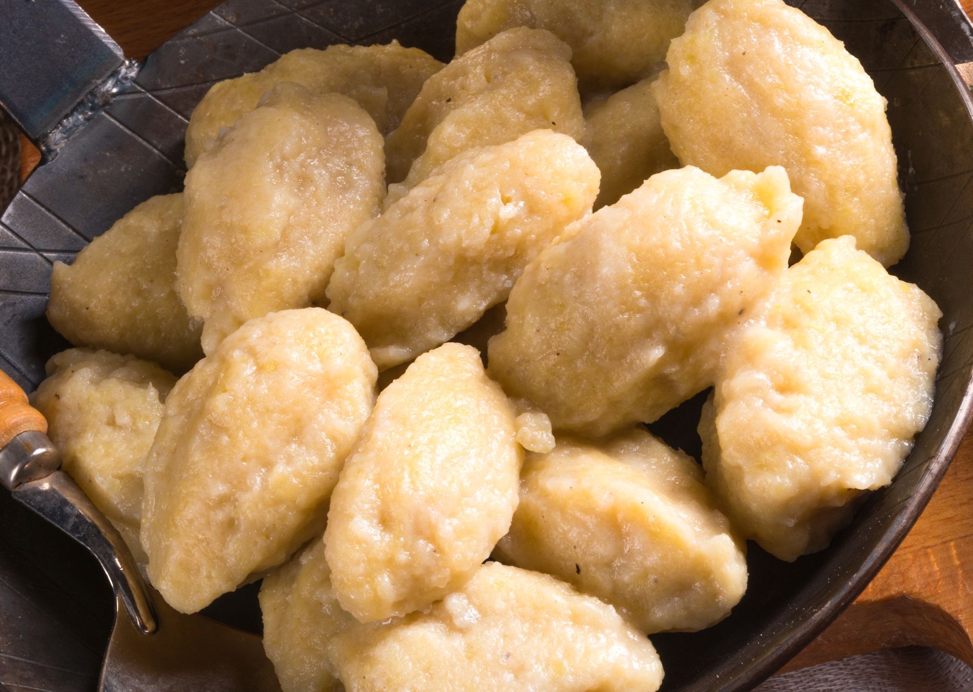 Dziś coraz rzadziej w naszych kuchniach, a babcie robiły co chwilę. Tanie, szybkie i pyszne danie