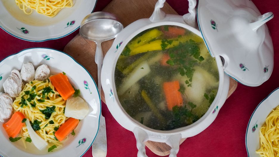Ocet do rosołu? Oto trick, który stosują najlepsi szefowie kuchni 