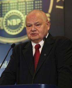 Sprzeczne działania NBP. "Drugą rączką dokarmiał rząd pieniędzmi"