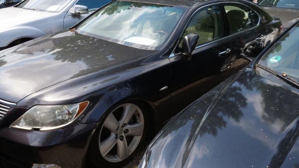 Samochody czekające na licytację