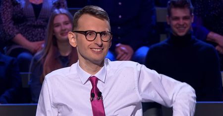 "Milionerzy". Tomasz Orzechowski niedawno wygrał milion. "Jak patrzę na konta bankowe, to jest tragedia"