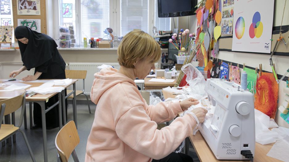 Szycie maseczek ochronnych dla szpitali. Akcje zorganizowalo Centrum Wolontariatu w Lublinie. Jacek Szydlowski