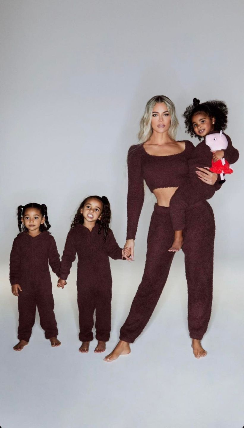 Kardashianki pozują do zdjęć z gromadką dzieci