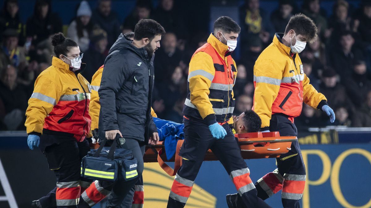 Villarreal's  Francis Joseph Coquelin   during  La Liga  match  between Villarrea CF and FC Barcelona   at La Ceramica Stadium  on February  12, 2023. (Photo by Jose Miguel Fernandez/NurPhoto via Getty Images)