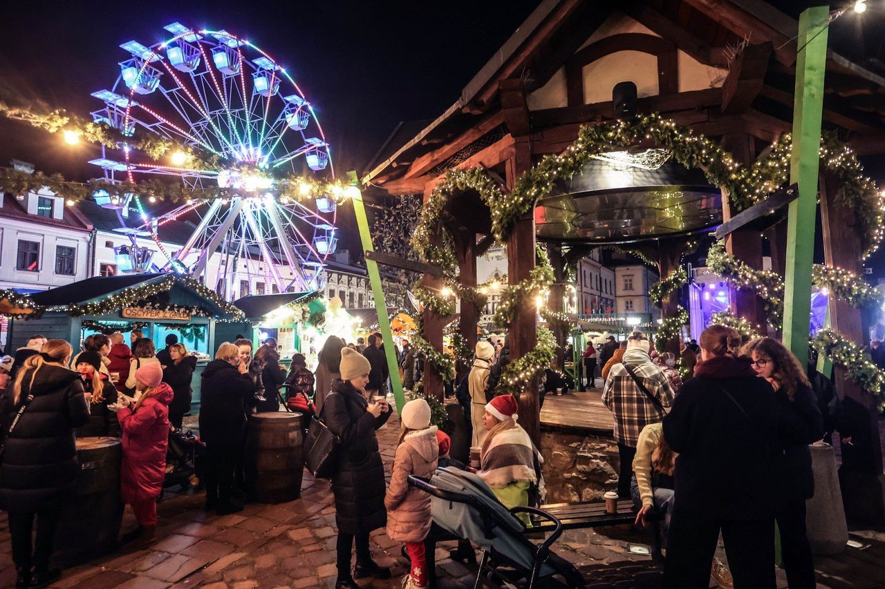 Rzeszów: Inauguracja Świątecznego Miasteczka. Iluminacje, jarmark i diabelskie koło