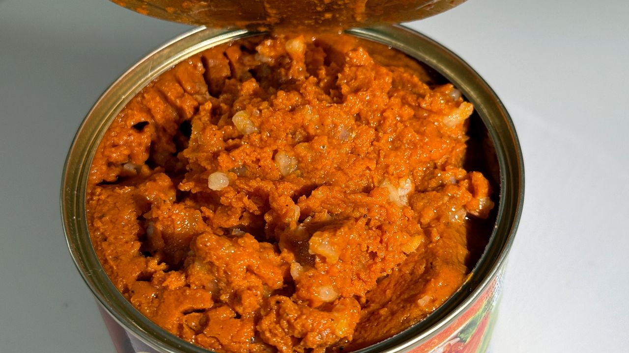 W PRL-u był luksusowym przysmakiem. Dziś jedni wspominają z sentymentem, inni wolą omijać