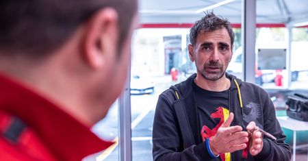 Człowiek z najlepszym zawodem na świecie. Kierowca testowy Ferrari opowiada jak wygląda praca nad nowymi modelami z Maranello