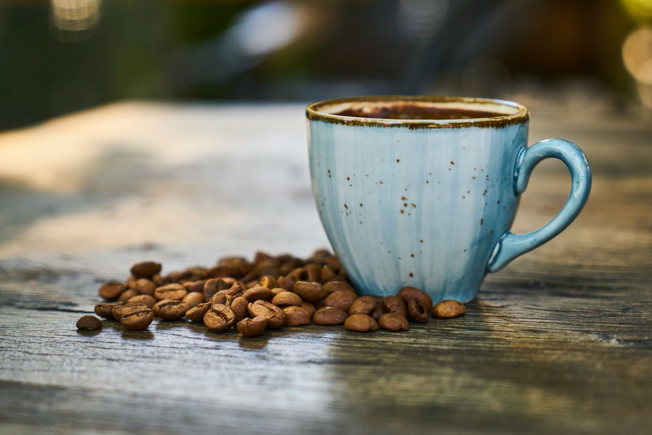 Kawowe fusy zastąpią plastik? Polscy naukowcy już nad tym pracują