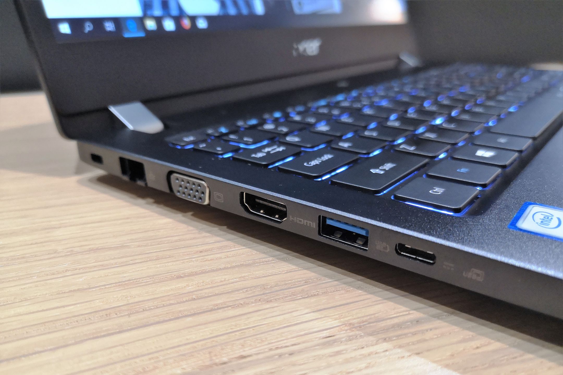 Acer TravelMate X3 – test klasycznego laptopa z szeregiem przydatnych złączy 2