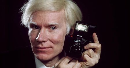 Fotografie dokumentujące 10 lat życia Andego Warhola dostępne w internecie