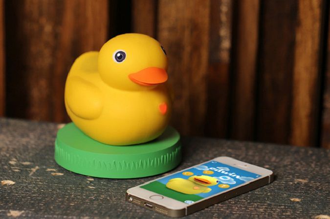 Edwin the Duck - gumowa kaczka też jest smart. Sprawdzi temperaturę wody i opowie bajkę na dobranoc