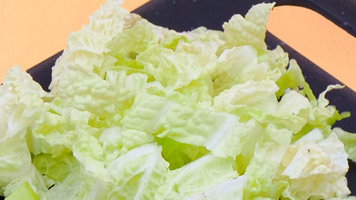 Kapusta pekińska to lekkie i wartościowe warzywo.