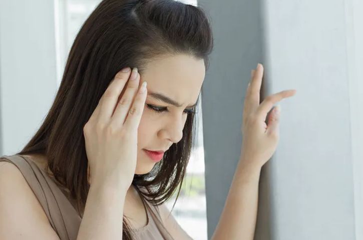 Niedobór magnezu może być przyczyną bólu i zawrotów głowy. 