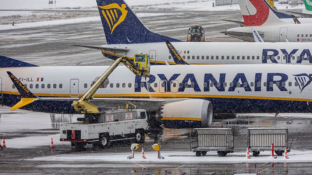 Ryanair tnie siatkę połączeń. Wskazuje kilka powodów
