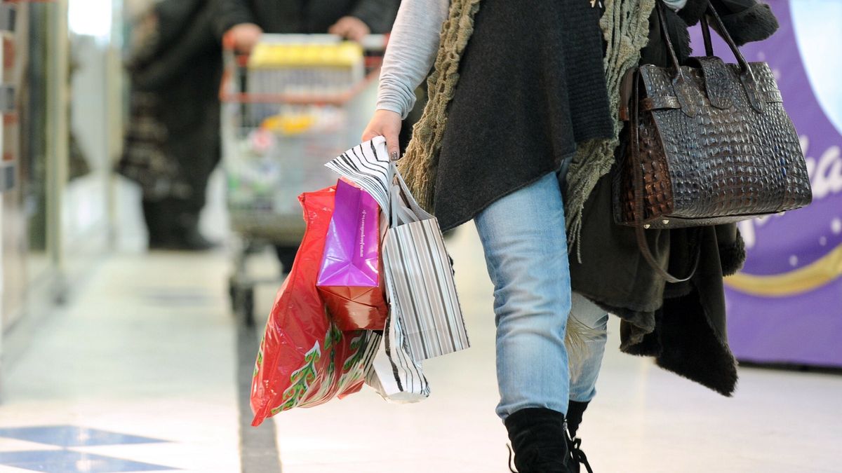 ?wi?teczne zakupy w hipermarkecie
PHOTO: BARTOSZ KRUPA/EAST NEWS WARSZAWA 18/12/2010 SWIATECZNE ZAKUPY W CENTRUM HANDLOWYM.
Bartosz Krupa