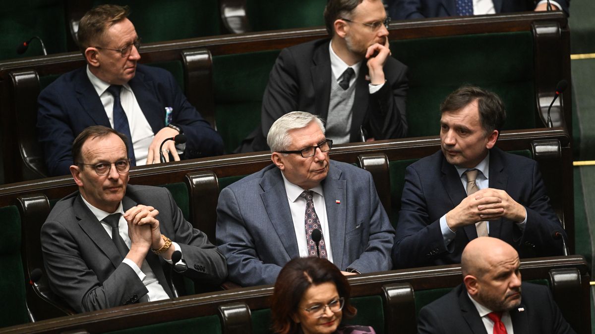 Radek Pietruszka
polityka, posiedzenie, przed obradami, sala plenarna Sejmu, sala posiedze�, sejm, sejmie, sejmu, 10 10. X kadencja kadencji, 29 29. posiedzenie posiedzenia