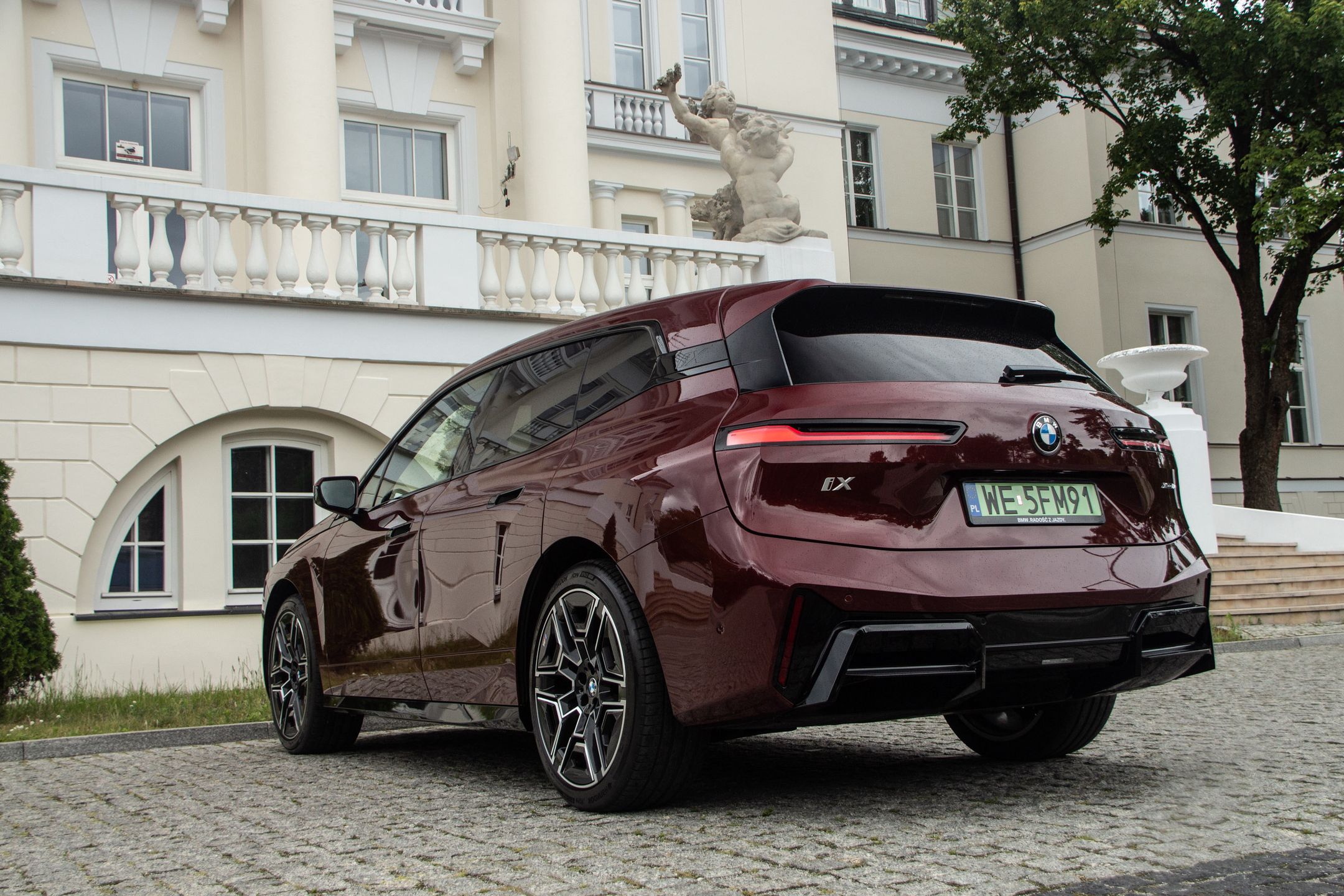 BMW iX