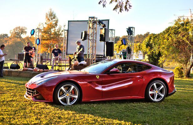 Charytatywne Ferrari F12berlinetta sprzedane!