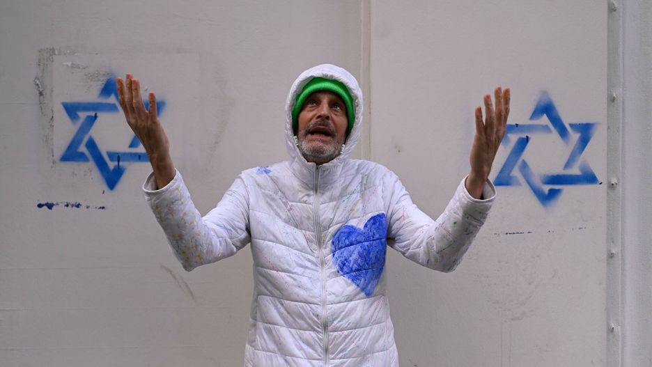 Prowokacyjne "Gwiazdy Dawida" w 14. dzielnicy Paryża