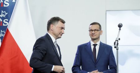 "Wyciągnął rękę do Tuska". Ziobryści odpowiadają na atak Dworczyka