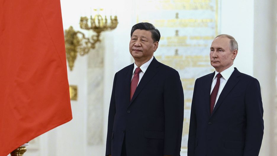 Chinese President Xi Jinping visits Moscow
epa10535019 Chinese President Xi Jinping (L) and Russian President Vladimir Putin (R) attend a welcome ceremony before the Russia - China talks in narrow format at the Kremlin in Moscow, Russia, 21 March 2023. Chinese President Xi Jinping arrived in Moscow on a three-day visit, from March 20 to 22, according to Russian and Chinese state agencies. Xi Jinping visits Russia on improving joint partnerships and developing key areas of Russian-Chinese economic cooperation.  EPA/ALEXEY MAYSHEV / SPUTNIK / KREMLIN POOL MANDATORY CREDIT 
Dostawca: PAP/EPA.
ALEXEY MAYSHEV / SPUTNIK / KREMLIN POOL