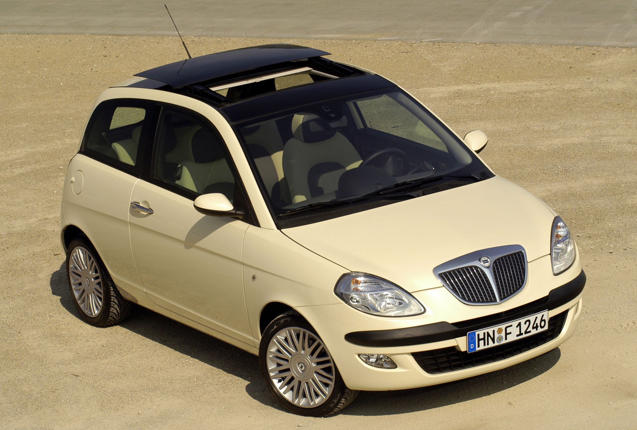 Lancia Ypsilon