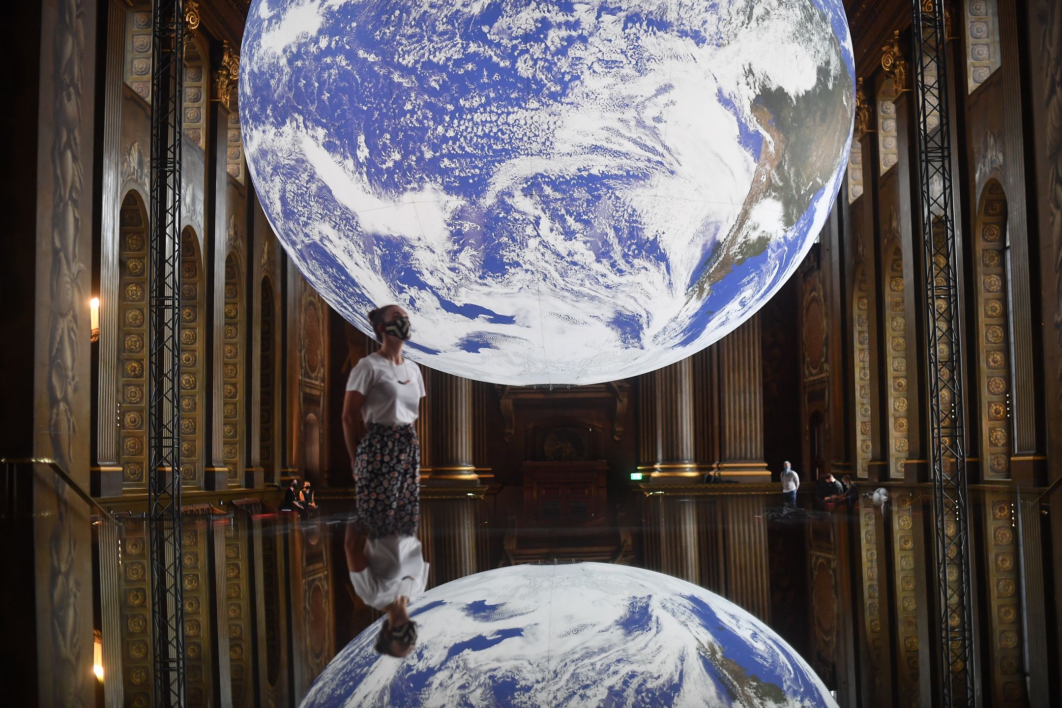 ESG to przyszłość biznesu. Na zdjęciu Gaia, replika planety przy użyciu danych NASA, dzieło Luke'a Jerrama 