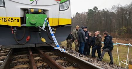 Mocne słowa Tuska. "Celem było prawdopodobnie wysadzenie pociągu"
