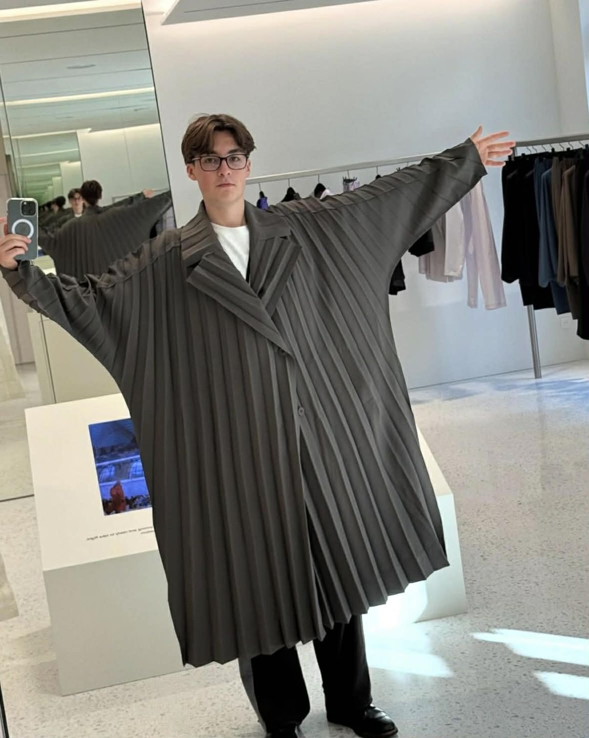 Stanisław Rozenek chwali się swoim projektem