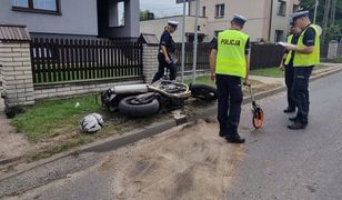 Rybnik. Wypadł drogi i uderzył w ogrodzenie. Trafił do szpitala