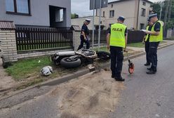 Rybnik. Wypadł drogi i uderzył w ogrodzenie. Trafił do szpitala