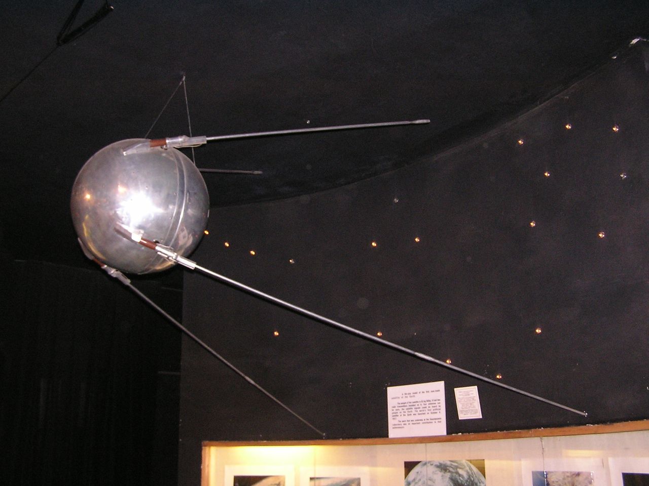 Sputnik 1 - pierwszy sztuczny satelita Ziemi