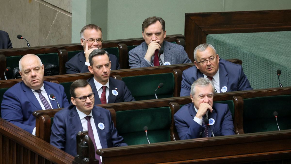 79. posiedzenie Sejmu IX kadencji
Fot. Pawel Wodzynski/East News, Warszawa, 11.07.2023. 79. posiedzenie Sejmu IX kadencji. N/z lawy rzadowe: aroslaw Sellin, Zbigniew Ziobro, Jacek Sasin, Marcin Ociepa, Henryk Kowalczyk, Mateusz Morawiecki, Piotr Glinski.
Pawel Wodzynski