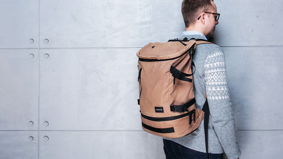 Crumpler The Base Park - praktyczny plecak dla cyfrowych nomadów z aparatem 1