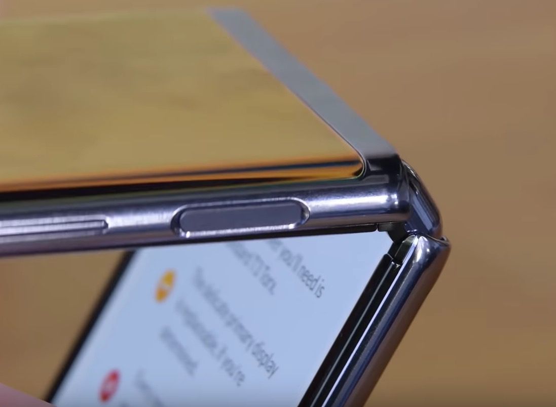 Samsung Galaxy Z Flip sprawdzony pod kątem odporności na pył. (Nie) jest kolorowo