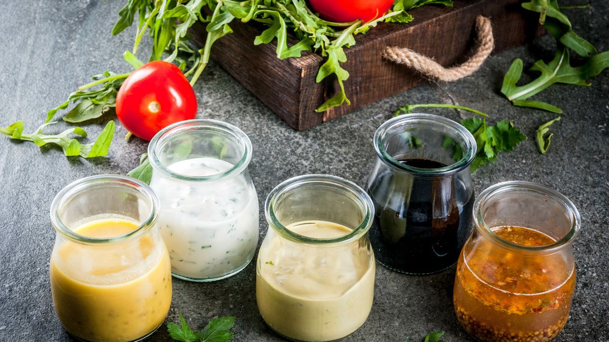 Jaki sos pasuje do sałaty lodowej, jaki do rukoli, a jaki do miksu sałat?