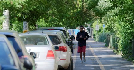 Problem z parkingiem przy UKW w Bydgoszczy. Zajmują go policjanci, studenci odsyłani z miejsca na miejsce