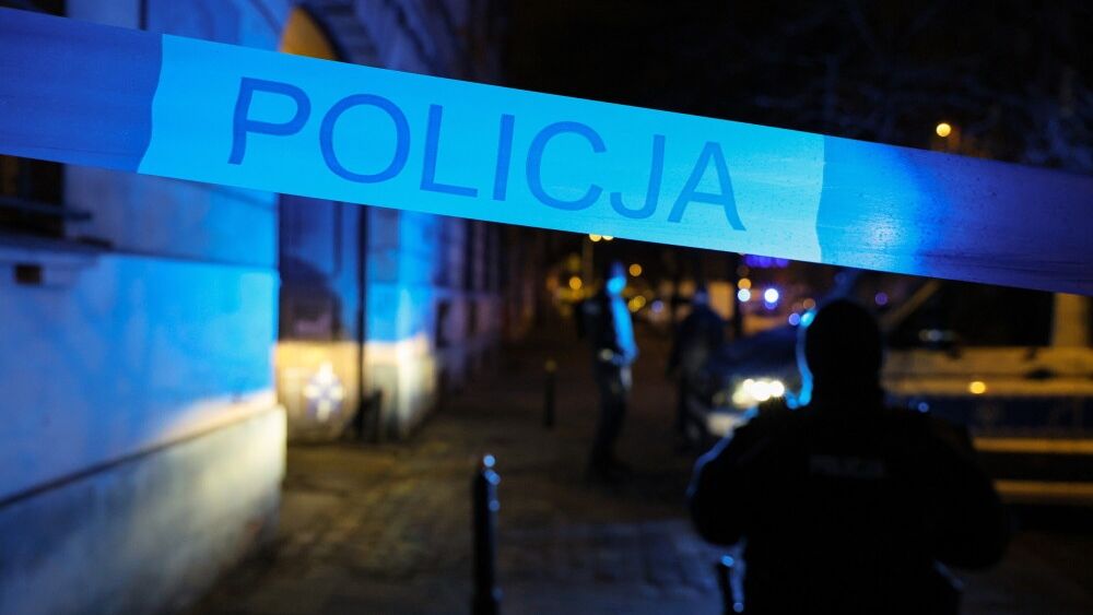 policja
Warszawa, 23.11.2024. Policja przed budynkiem przy ul. In�ynierskiej 6 na warszawskiej Pradze, 23 bm. Podczas zatrzymania agresywnego m�czyzny z maczet� jeden z funkcjonariuszy u�y� broni s�u�bowej na skutek czego ranny zosta� inny policjant. Funkcjonariusz zmar� w szpitalu. (jm) PAP/Pawe� Supernak ***Do tego materia�u zdj�ciowego dost�pna jest r�wnie� depesza w systemie CSI, pt.: Warszawa/ Zmar� policjant postrzelony podczas interwencji (aktl.)***
Pawe� Supernak
bro� palna, In�ynierska, Nowa, policja, postrzelenie, Praga, zmar� zmar�y