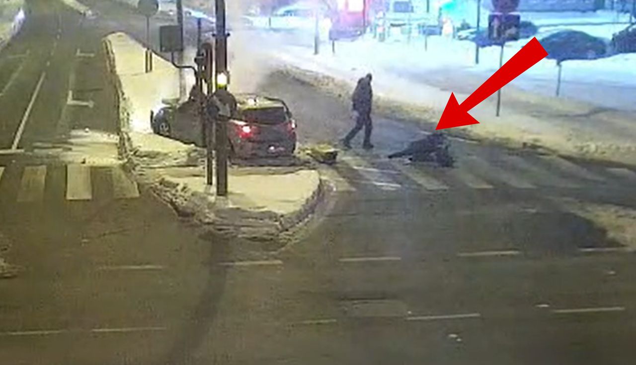 Uderzyli w słup. A po chwili takie sceny na pasach. Zostali nagrani