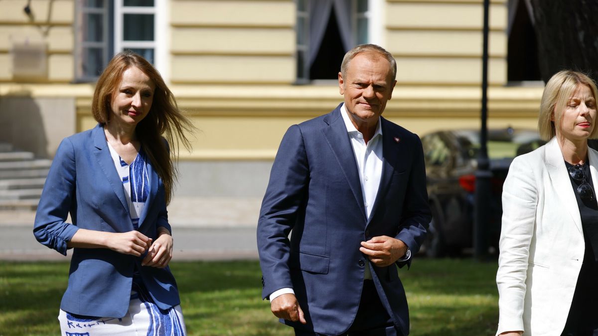 Konferencja premiera i ministry pracy, rodziny i polityki spo?ecznej
23.07.2024. Warszawa. Konferencja premiera i ministry pracy, rodziny i polityki spolecznej. Fot. Filip Naumienko/REPORTER 
n/z: Agnieszka Dziemianowicz-Bak, Donald Tusk
Filip Naumienko/REPORTER