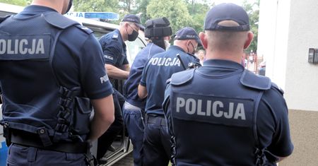 Koronawirus. Wielkie problemy policjantów. Nie mają gdzie trenować
