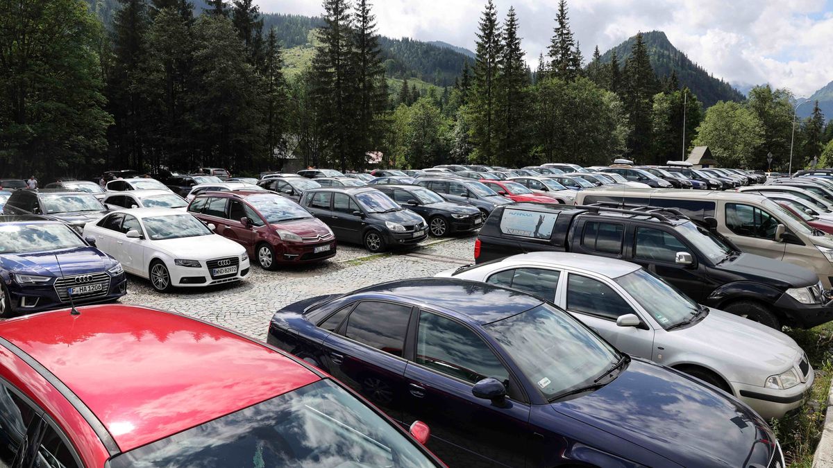 Parkingi przed Morskim Okiem coraz droższe 