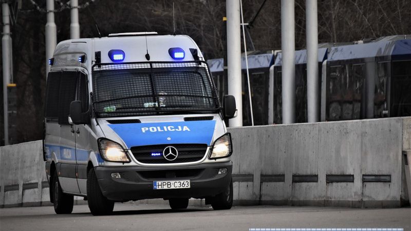 Legnica. Napad z miotaczem ognia w ręku. Wszystko po to, by ukraść papierosy
