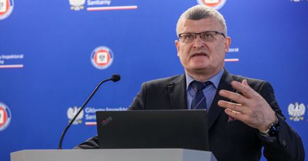 Chorych przybywa lawinowo. Sanepid alarmuje