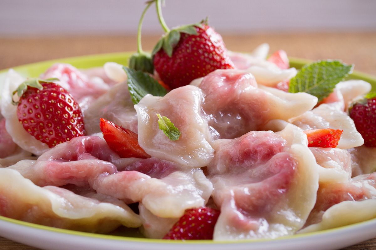 Pierogi z truskawkami robię tak, jak uczyła babcia. Są kosmicznie smaczne