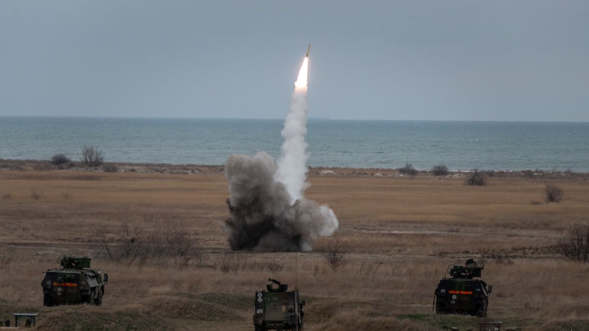 Do Rumunii Francuzi zabrali też wyrzutnie pocisków rakietowych Lance-Roquettes Multiple Unitaire (LRU), tamtejszą odmianę wieloprowadnicowych M270A1 MLRS