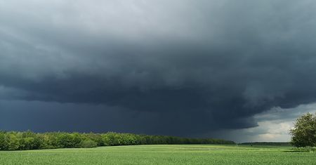 Burze, silny wiatr, ulewny deszcz i lokalnie grad. IMGW wydało ostrzeżenie dla woj. lubelskiego