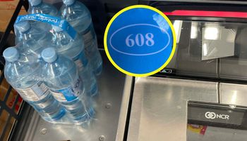 Klient Biedronki już się wściekał. Podeszła kasjerka. Dwa słowa