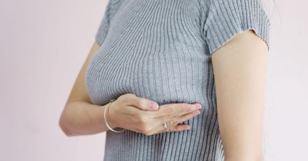 Nietypowy objaw raka piersi. Sprawdź, jak wyglądają twoje ręce